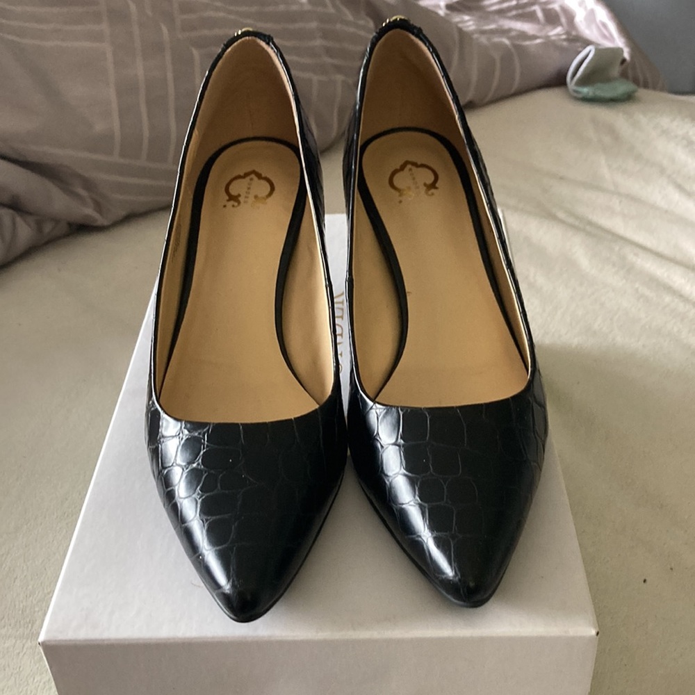 C wonder Black leather pumps